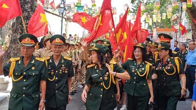 Hình ảnh những đoàn quân với niềm tin mạnh mẽ vào ngày thắng lợi của cách mạng, mang đậm hơi thở của một thời đại, gợi lại ký ức lịch sử, đồng thời kết nối thế hệ hôm nay với những giá trị truyền thống.