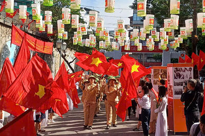 Hào khí năm cửa ô: Tái hiện thời khắc lịch sử đoàn quân tiến về giải phóng Thủ đô